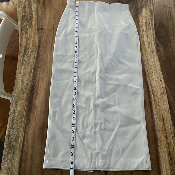 Zara cream faux leather pencil skirt w/ back slit - Picture 5 of 6